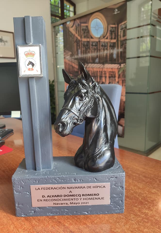 LA FEDERACION NAVARRA DE HIPICA PRESENTE EN EL HOMENAJE A D. ALVARO DOMECQ ROMERO CELEBRADO EN LA REAL ESCUELA ANDALUZA DE ARTE ECUESTRE DE JEREZ